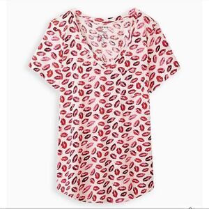 Torrid White Multi Lip Design Pocket Tee Casual Feminine Contemporary Brand New
